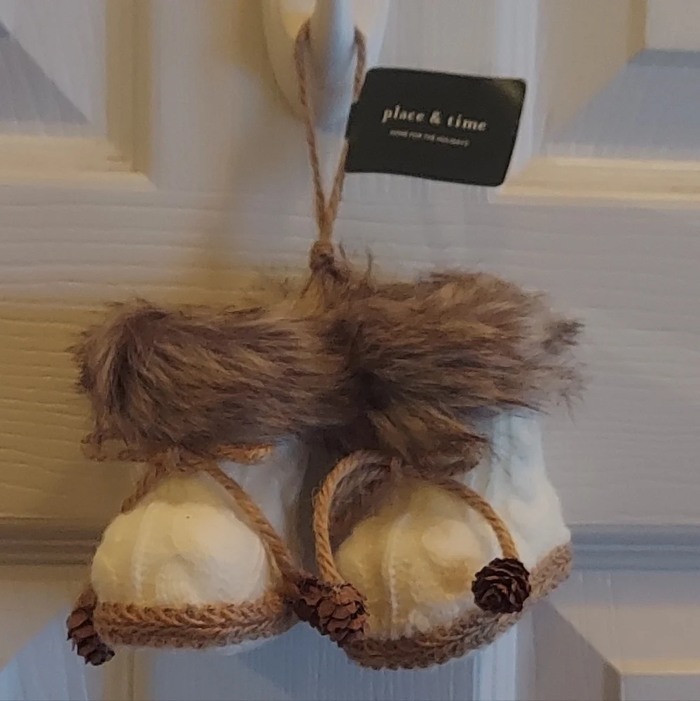 Wooly Fur Winter Boots Ornament Bag Charm - 2021 REALISTIC LOOK & FEEL BNWT